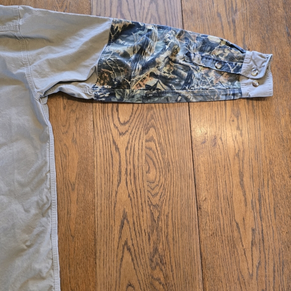 Men's Beige and Camouflage Shirt - Picture 8 of 8